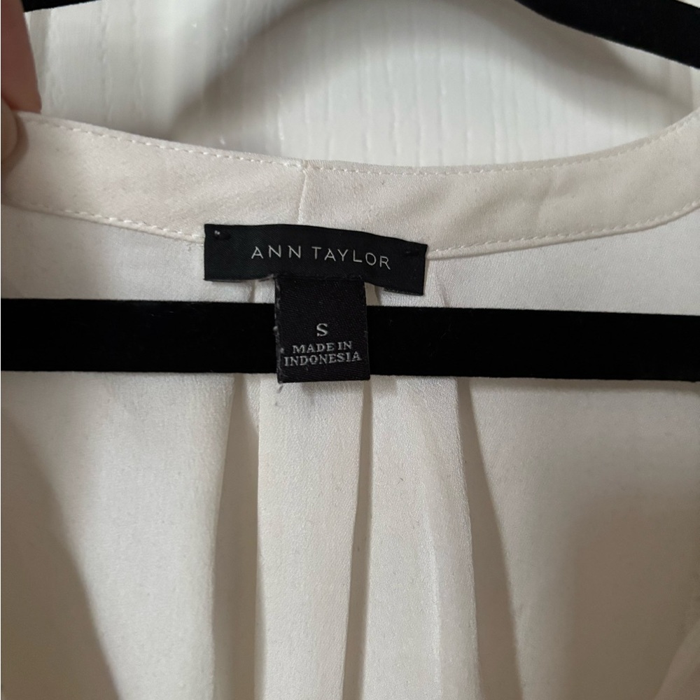 Ann Taylor White Blouse - Picture 4 of 7